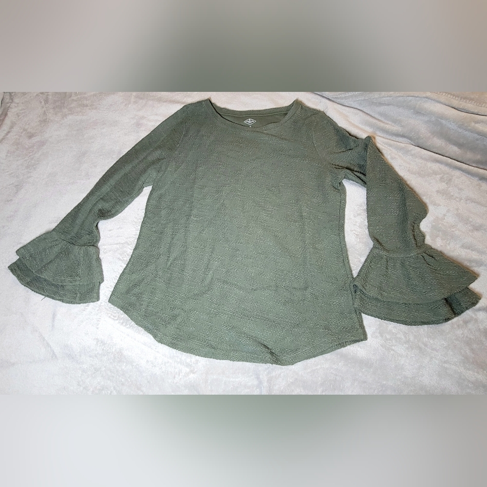 Green St. John's Bay sweater sized medium. Cute ruffled sleeve details.